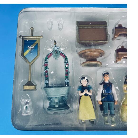NEW Disney World CASTLE PLAYSET Cinderella Princess Friends Figurines Lights LG - Picture 12 of 16